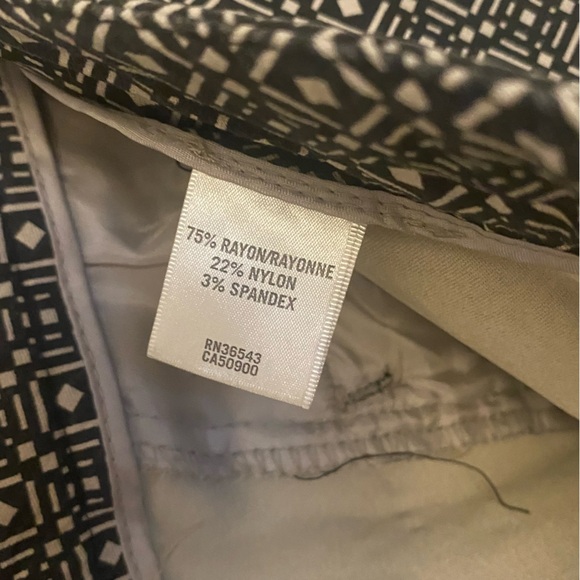 Van Heusen Women’s Black & Cream Slim-Fit Cropped Pants, Size 14, Chic Classic - Picture 4 of 8